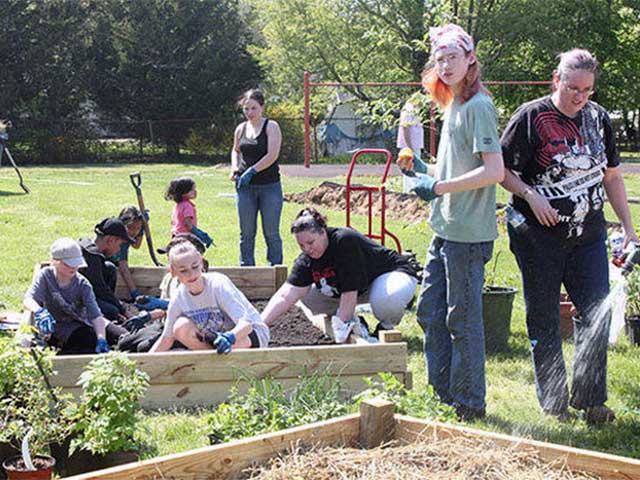 Indian Avenue School hosts community garden